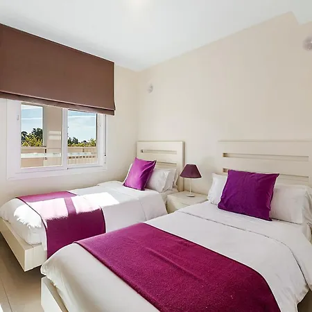 2 Bed Ground Floor In Estepona, Malaga Апартаменты *